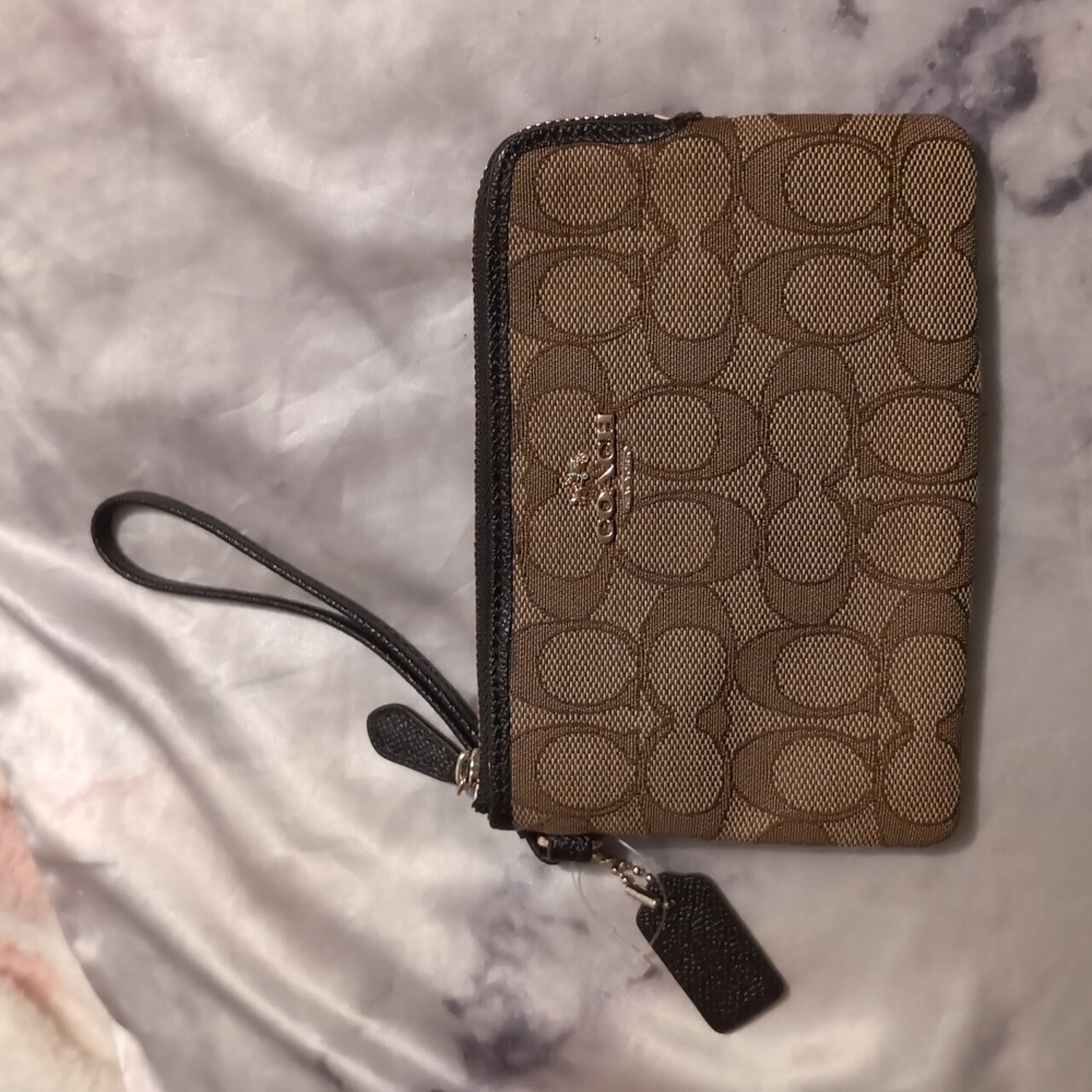 Coach Hand Wallet - Brown